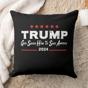 Gud Räddade Honom För Att Rädda Amerika Trump 47 Kudde
