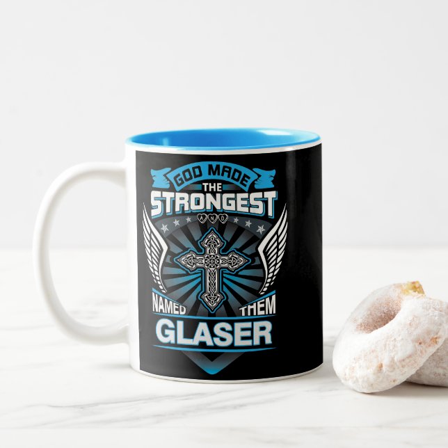 Gud Skapade De Starkaste Och Kallar Dem Glaser Två-Tonad Mugg (Med munk)