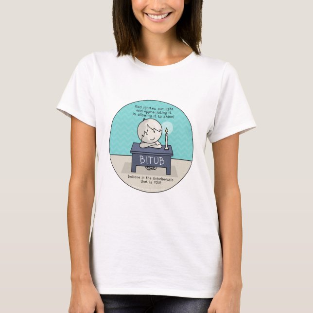 Gud tänder vårt ljus T-Shirt (Framsida)