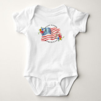 Gud välsigne Amerika med akvarellflagga/blommor II T Shirt
