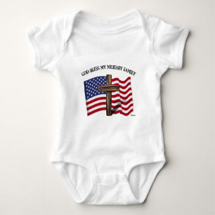GUD VÄLSIGNE MIN MILITÄRFAMILJ robust kors, USA-fl Tee Shirt
