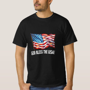 Gud välsigne USA Viftande amerikansk flagga Konst T Shirt