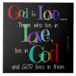 Guden är färgtext för kärlek (den John 4:16) på Kakelplatta