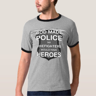 Guden den skulle gjorda polisen så brandmän har tee