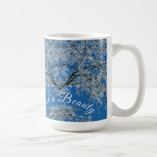 Guds skönhet i en vintersaga kaffemugg