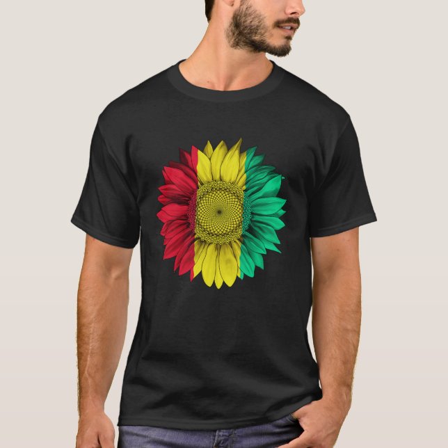 Guinea Flag Sunflower Guinean Roots Proud Patrioti T Shirt (Framsida)