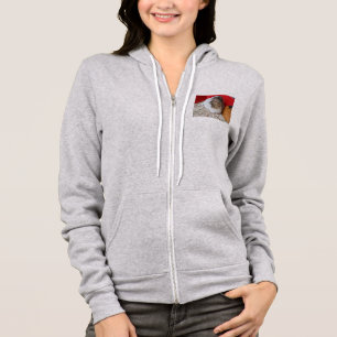 Guinea gris i en bur t shirt