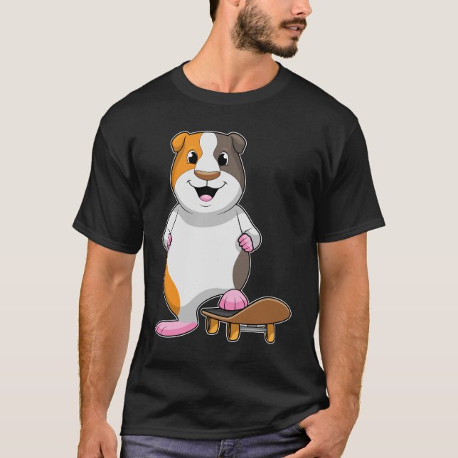 Guinea gris som Skater med Skateboard T Shirt (Framsida)