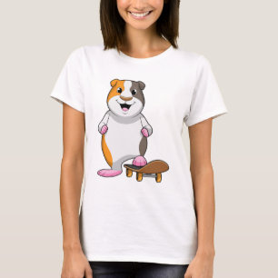Guinea gris som Skater med Skateboard T Shirt