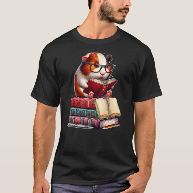 Guinea Pig Reading Books Matching Bookworm Readers T Shirt (Framsida)