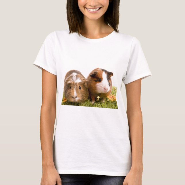 guinea pigs on a lawn tee shirt (Framsida)