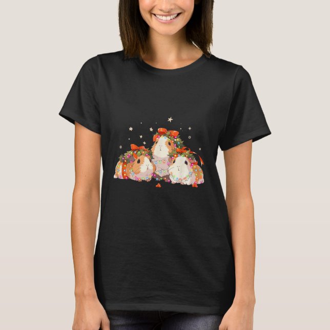 Guinea Pigs Tangled Up In Christmas Lights Guinea  T Shirt (Framsida)