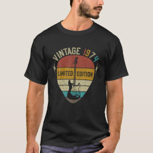 Guitar Älskare 50 års Vintage för gamla gåvor 1974 T Shirt