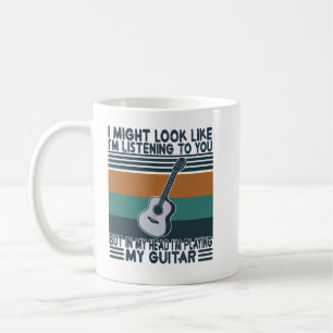 Guitar jag kanske ser ut som om jag lyssnar på dig kaffemugg