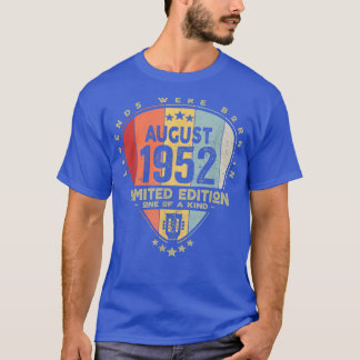 Guitar PickLegends Were Born In August 1952 Guitar T Shirt
