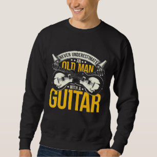Guitarist underskattar aldrig en gammal man med en lång ärmad tröja