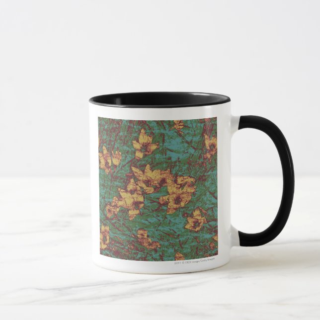 Gul blomma mot lövkamouflagemönster 2 mugg (Höger)