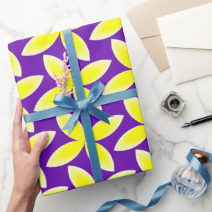 Gul blommotiv på lila bakgrund presentpapper
