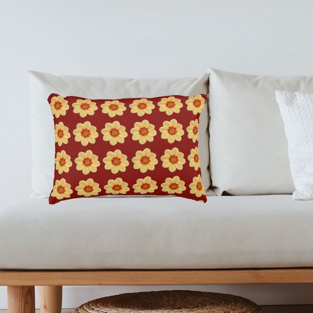 Gul Dahlia Blommönster på Tegelröd Prydnadskudde (In Situ)