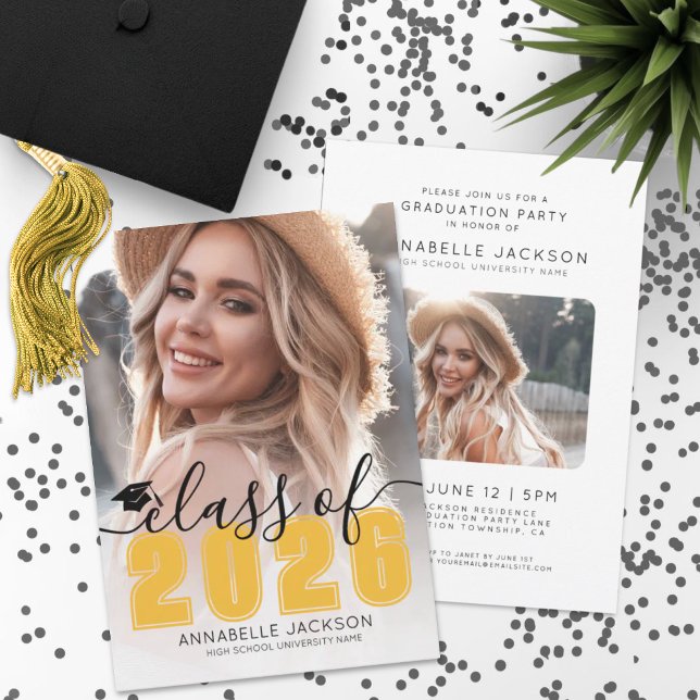 Gul Foto Examenfest Inbjudningar (Class Of 2025 Yellow Graduate Photo Graduation Invitation)