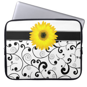 Gul Gerberadaisy på svart- & vitrulla Laptop Sleeve