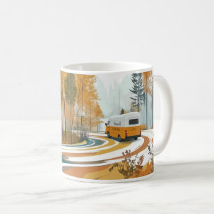 gul husbil navigerar en slingrig väg genom kaffemugg