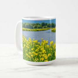 Gul iris inspirerar symbolen Fleur de Lis. Kaffemugg