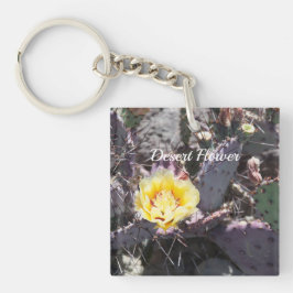 Gul kaktusblomma på våren