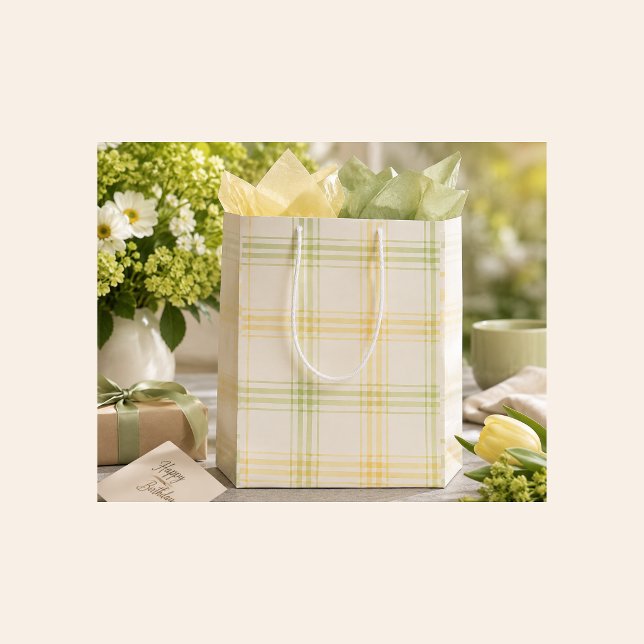 Gul karamellpresentbag för vår, sommar, höst  (Elegant yellow plaid gift bag with sage green accents for birthdays, showers and spring gifts.)