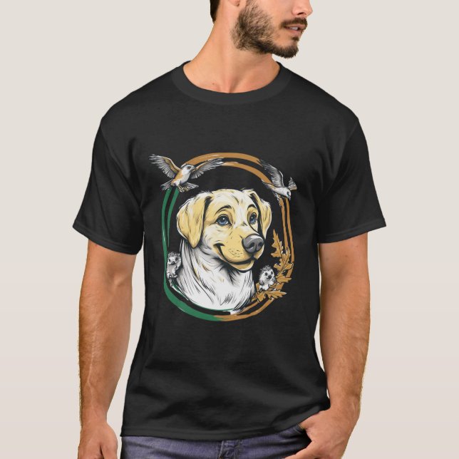 Gul Labrador med Igelkottar och Fåglar T Shirt (Framsida)