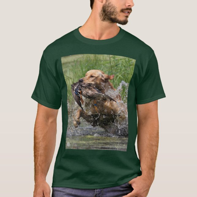 Gul Labrador Retriever med ankat-skjortan T-shirt (Framsida)