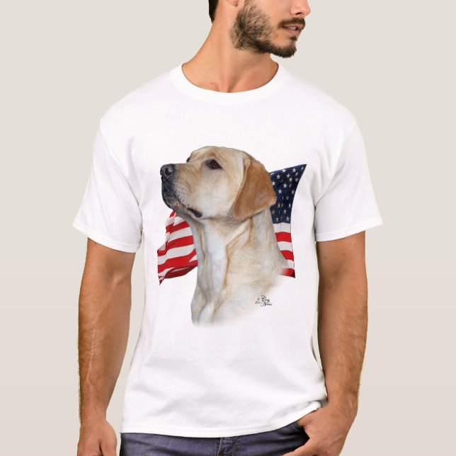 Gul Labrador Retriever med flagga T Shirt (Framsida)