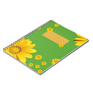 Gul Marguerit Blommig Design på Grön Bakgrund Anteckningsbok