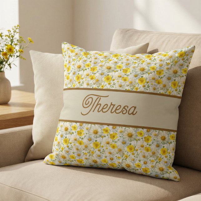 Gul Mönster med vilda blommor och monogramnamn Kudde (Skapare uppladdad)