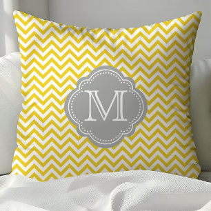 Gul och grå chevron-monogram kudde