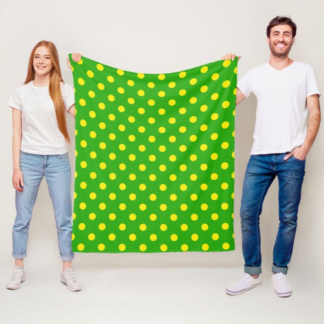 Gul på grön prickmönsterdesign  fleecefilt (Skapare uppladdad)