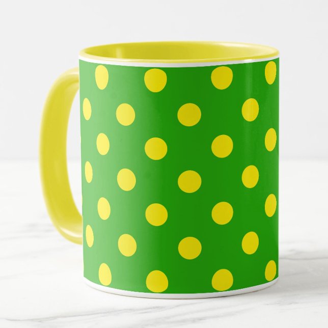 Gul på grön prickmönsterdesign  mugg (Skapare uppladdad)