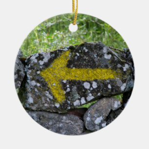 Gul pil på staketprydnad julgransprydnad keramik