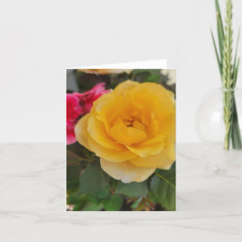 Gul ros blommar för mamma  helgkort