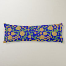 Gul ros blommigt om blått