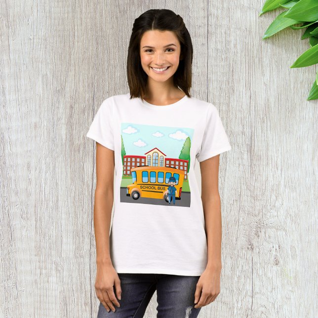 Gul skolbuss med förare och skolbyggnad t shirt (Skapare uppladdad)