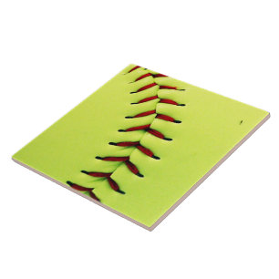 Gul softballboll kakelplatta
