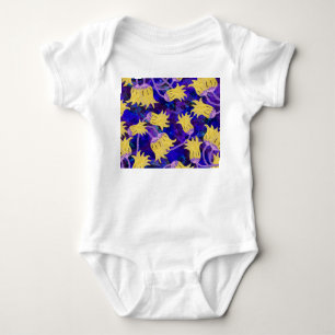 Gula blommor: mörkens vattenfärgsbakgrundsgrafik t shirt