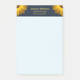 Gula blommor på marinblå bakgrundsmonogram post-it block