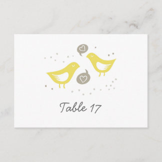 gula fåglar som talar om kärlekbordsnumret inbjudningar