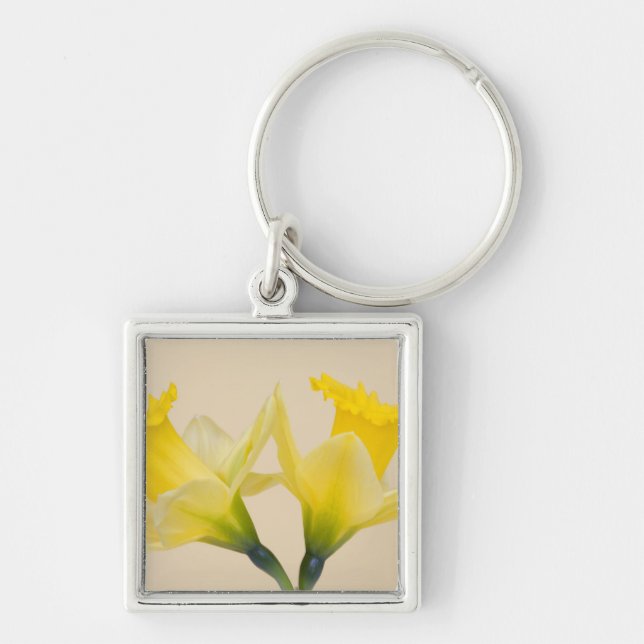 Gula narcisser fyrkantig silverfärgad nyckelring (Framsidan)
