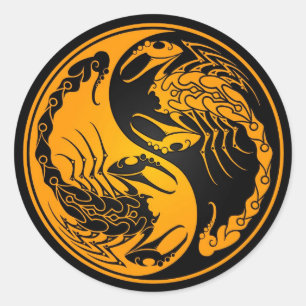 Gula och svart Yin Yang Scorpions Runt Klistermärke
