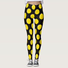 Gula på svarta prickiga leggings