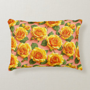 Gula rosor på rosa bakgrund prydnadskudde