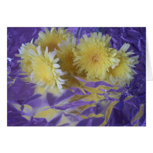 Gula vilda ökenblommor reflekterade på folie foto hälsningskort